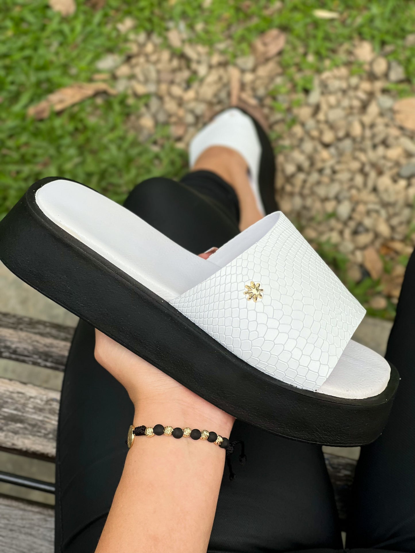 SANDALIAS REFERENCIA " MIA  "EN CUERO